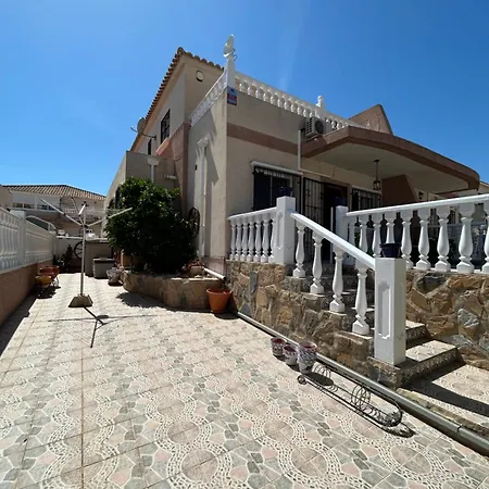 Familienhaus In Cabo Roig *